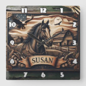 Pferdeschild mit Stall und Adler in der Abenddämme Quadratische Wanduhr (Vorderseite)