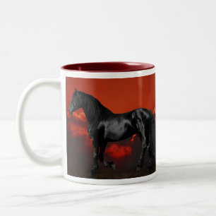 PferdeSilhouette am Sonnenuntergang Zweifarbige Tasse