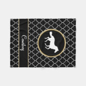 PferdeSilhouette Schwarz-weißes Quatrefoil mit Fleecedecke (Vorderseite (Horizontal))