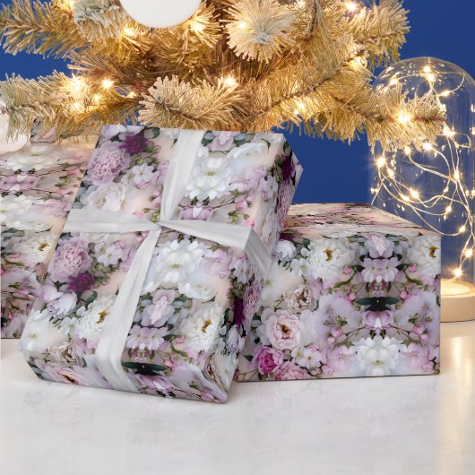Pfingstrosen und Kirschblüten in sanftem Gradiente Geschenkpapier (Feiertage)