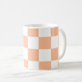 Pfirsich Fuzz Kariertes Gingham-Muster Kaffeetasse (VorderseiteRechts)