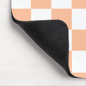 Pfirsich Fuzz Kariertes Gingham-Muster Mousepad (Ecke)