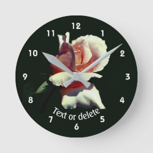Pfirsich-Rossknospen-Blume Personalisiert Runde Wanduhr