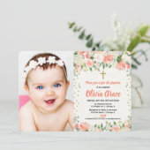 Pfirsich- und Cremeblumentaufemädchen-Foto Einladung (Stehend Vorderseite)