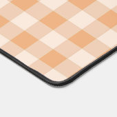 Pfirsich-weiße karierte Gingham-Muster Schreibtischunterlage (Ecke)