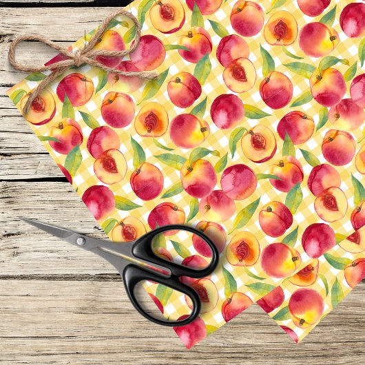 Pfirsiche auf gelbem Gingham-Hintergrund Seidenpapier