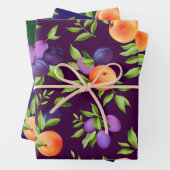 Pfirsiche Pflaumen Lila Niedliches Fruchtmuster Geschenkpapier Set (Beispiel)