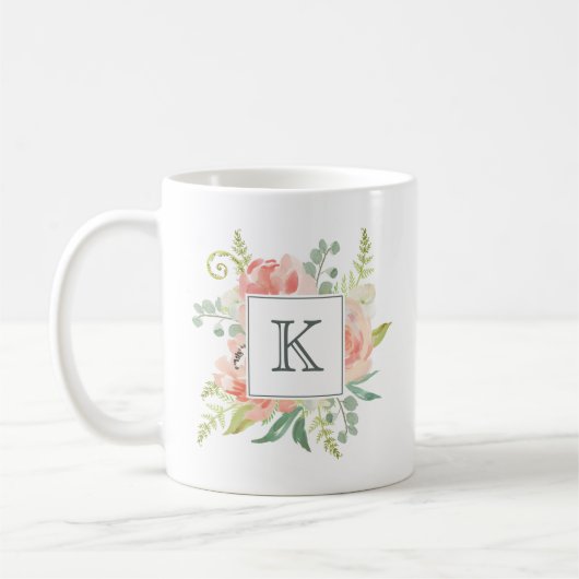 Pfirsiche und cremefarbene Flora mit Monogramm Kaffeetasse (Links)