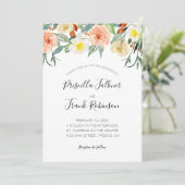 Pfirsichfarbene Blume in einer Hochzeit Einladung (Stehend Vorderseite)