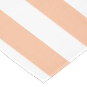 Pfirsichfuzz und weiße, breite Streifen Tischdecke (Schrägansicht)