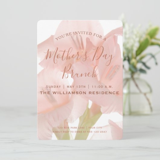 Pfirsichrosa Blume Muttertagsbrunch Einladung (Stehend Vorderseite)