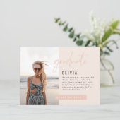 Pfirsichrosa-Drehbuch Foto Moderner Abschluss Einladung (Stehend Vorderseite)