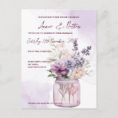 Pfirsichviolette Blumen in Mason Jar Hochzeitseinl Postkarte (Vorderseite)