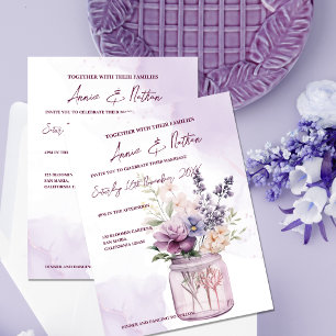 Pfirsichviolette Blumen in Mason Jar Hochzeitseinl Postkarte