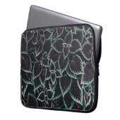 Pflanze aus grünen Blättern Laptopschutzhülle (Vorderseite Links)