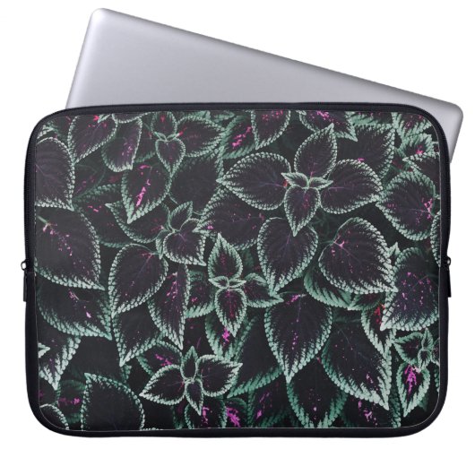 Pflanze aus grünen Blättern Laptopschutzhülle (Vorderseite)