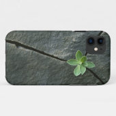 Pflanze, die in gebrochenem Boulder wächst Case-Mate iPhone Hülle (Rückseite (Horizontal))