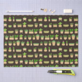 Pflanze Kaktus auf dunkelbraunem Gewebe Seidenpapier (Handwerk)