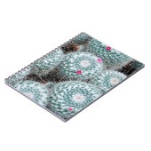 Pflanze mit Tiny Pink Blume Notizblock (Linke Seite)