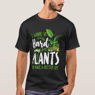 Pflanze über Gartenarbeit ich arbeite hart, damit T-Shirt