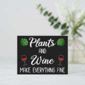 Pflanze und Wein machen alles gut Postkarte (Stehend Vorderseite)
