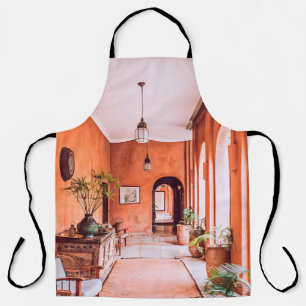 PFLANZER MIT PFLANZE IN DER NÄHE DER RÄUME RUG INN SCHÜRZE