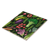 Pflanzliche und Kräuter Gartenernte auf schwarz Fliese (Seite)