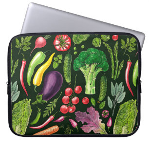 Pflanzliche und Kräuter Gartenernte auf schwarz Laptopschutzhülle