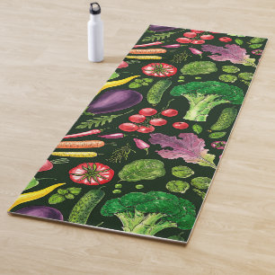 Pflanzliche und Kräuter Gartenernte auf schwarz Yogamatte