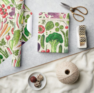 Pflanzliche und pflanzliche Gartenernte auf weißem Geschenkpapier