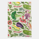 Pflanzliche und pflanzliche Gartenernte auf weißem Geschirrtuch (Vertikal)