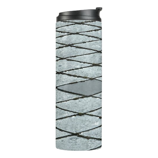 Pflaster aus Graubeton Thermosbecher (Nach links gedreht)