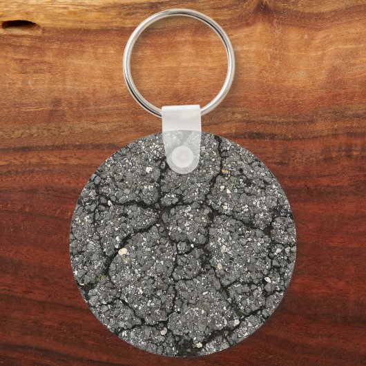 Pflasterzement aus schwarzem Asphalt Schlüsselanhänger (Rückseite)