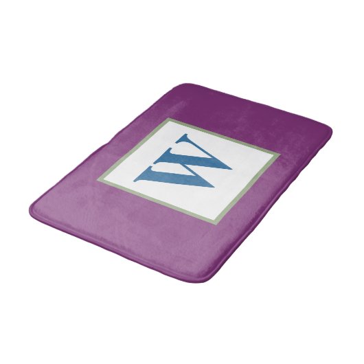Pflaumen Grün Blau Monogramm Badematte (Schrägansicht)