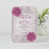 Pflaumen-Hibiskus-Hochzeitskarte Einladung (Stehend Vorderseite)