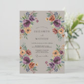Pflaumen-Ocker-Wildblumen-Hochzeit Einladung (Stehend Vorderseite)