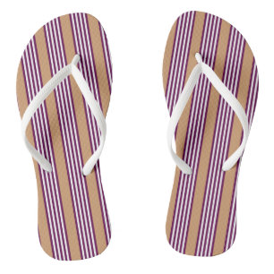Pflaumen- und Weiß-Fünf-Streifen-Muster mit Beige Badesandalen