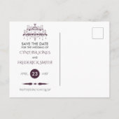 Pflaumenbarocke Kronleuchter-Hochzeit speichert da Ankündigungspostkarte (Rückseite)