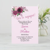 Pflaumenbräuner, rosafarbener, floraler Engagement Einladung (Stehend Vorderseite)