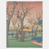 Pflaumengarten von Hiroshige Fleecedecke (Vorderseite)