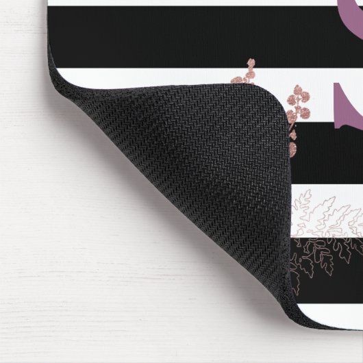 Pflaumengold Monogramm Schwarz-weiße Streifen der  Mousepad (Ecke)