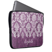 Pflaumenmuster mit weißem Grunge Damask und Name Laptopschutzhülle (Vorne Rechts)
