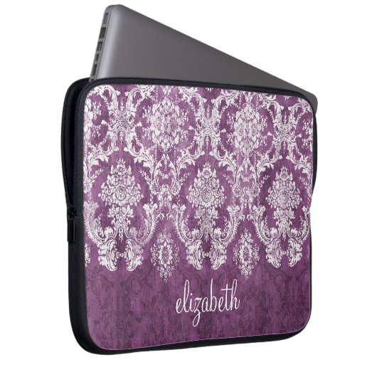Pflaumenmuster mit weißem Grunge Damask und Name Laptopschutzhülle (Vorne Rechts)