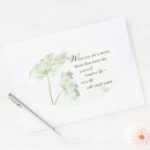 Pflege der Touch ein Leben mit wilden Blume Ovaler Aufkleber (Umschlag)