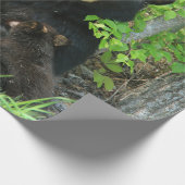 Pflege des schwarzen Bären und der Zwillingsjungen Geschenkpapier (Ecke)