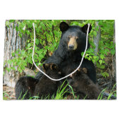 Pflege des schwarzen Bären und der Zwillingsjungen Große Geschenktüte (Vorderseite)