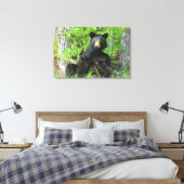 Pflege des schwarzen Bären und der Zwillingsjungen Leinwanddruck (Insitu (Schlafzimmer))