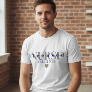Pfleger-T-Shirt mit individuellem Namen und Gründu Tri-Blend Shirt