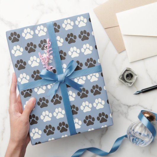 Pfotenabdruck-Muster Silberblau Geschenkpapier (Schenken)