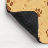 Pfotenabdrücke im Sand Mousepad (Ecke)